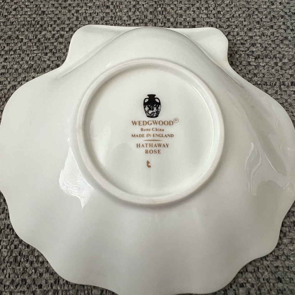 Wedgwood Hathaway Rose vintage Shell Trinket Dish - Picture 2 of 3
